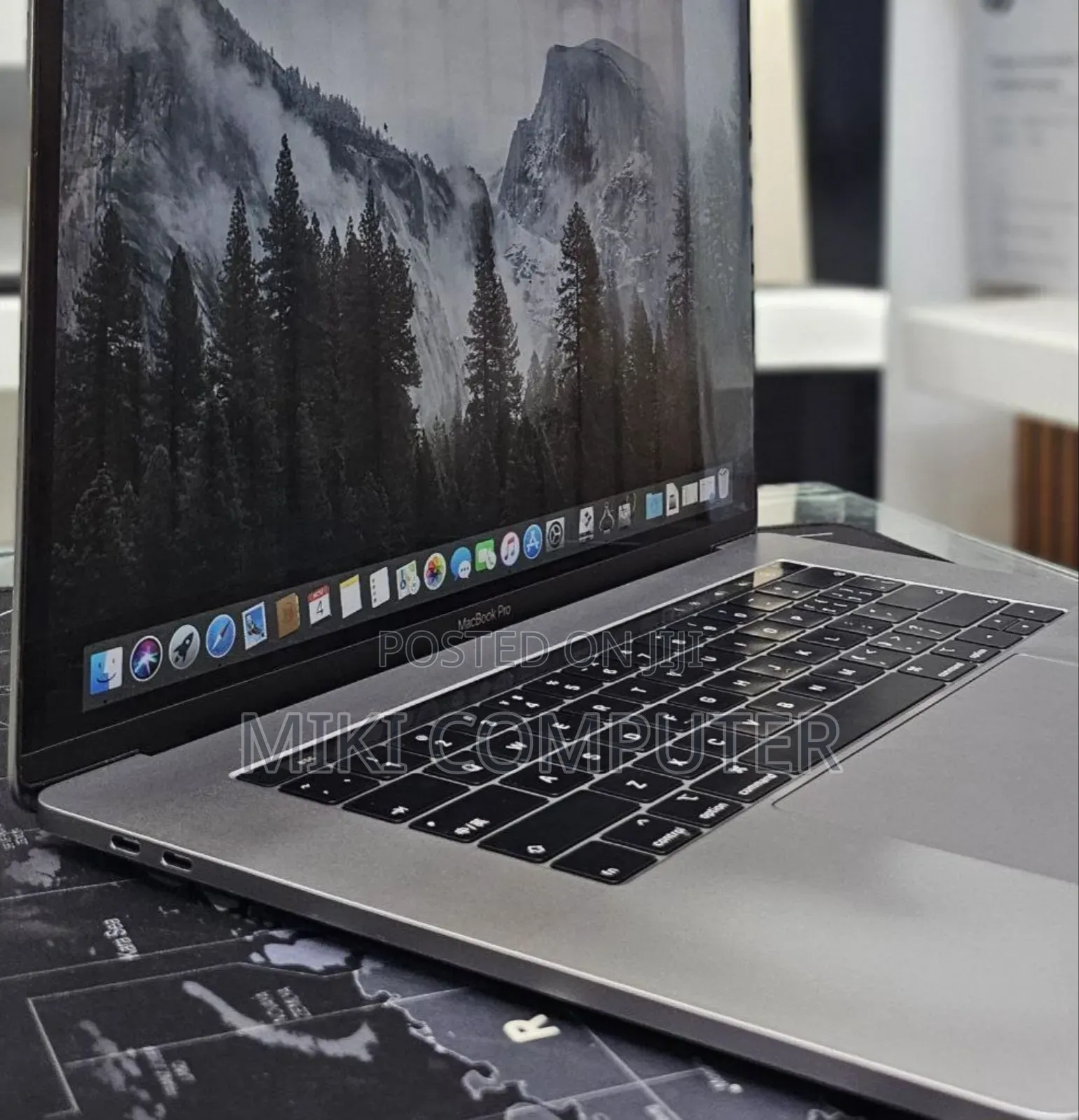 New Laptop Apple MacBook 2019 16GB Intel Core i9 SSD 512GB