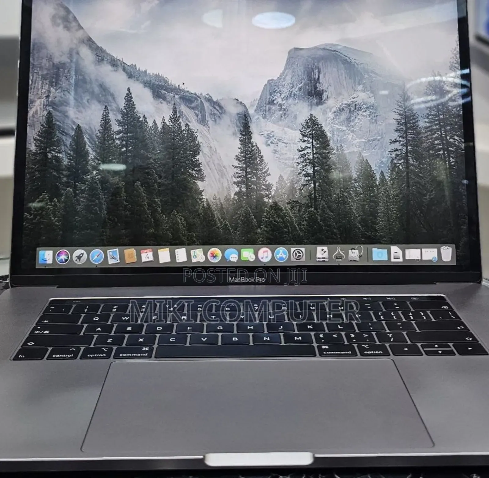 New Laptop Apple MacBook 2019 16GB Intel Core i9 SSD 512GB