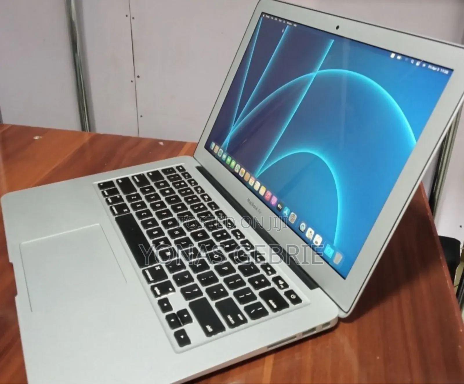 New Laptop Apple MacBook 8GB Intel Core i5 SSD 128GB