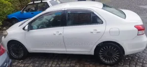 Toyota Yaris 2010 White