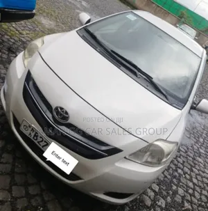 Toyota Yaris 2010 White