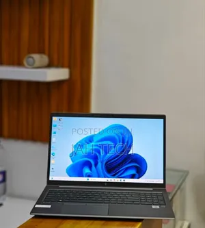 New Laptop HP ZBook Firefly 15 G7 16GB Intel Core i7 SSD 512GB