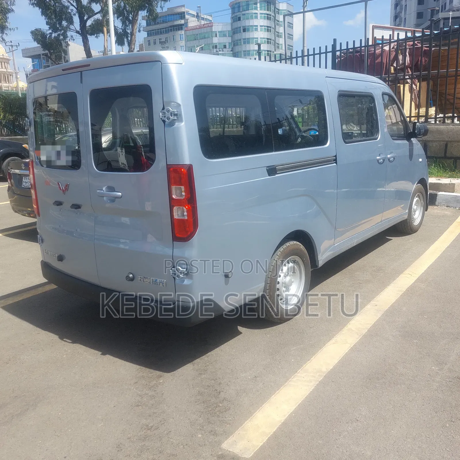 New Wuling GL6460 2025 Silver