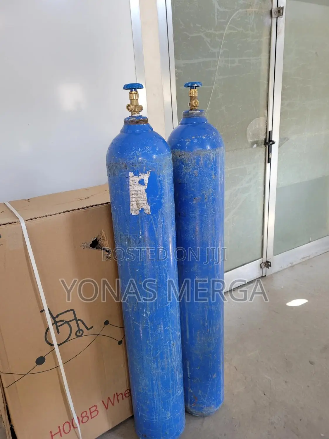 Oxygen Gas Cylinders, Commonly Used for Oxygen in Medical Settings