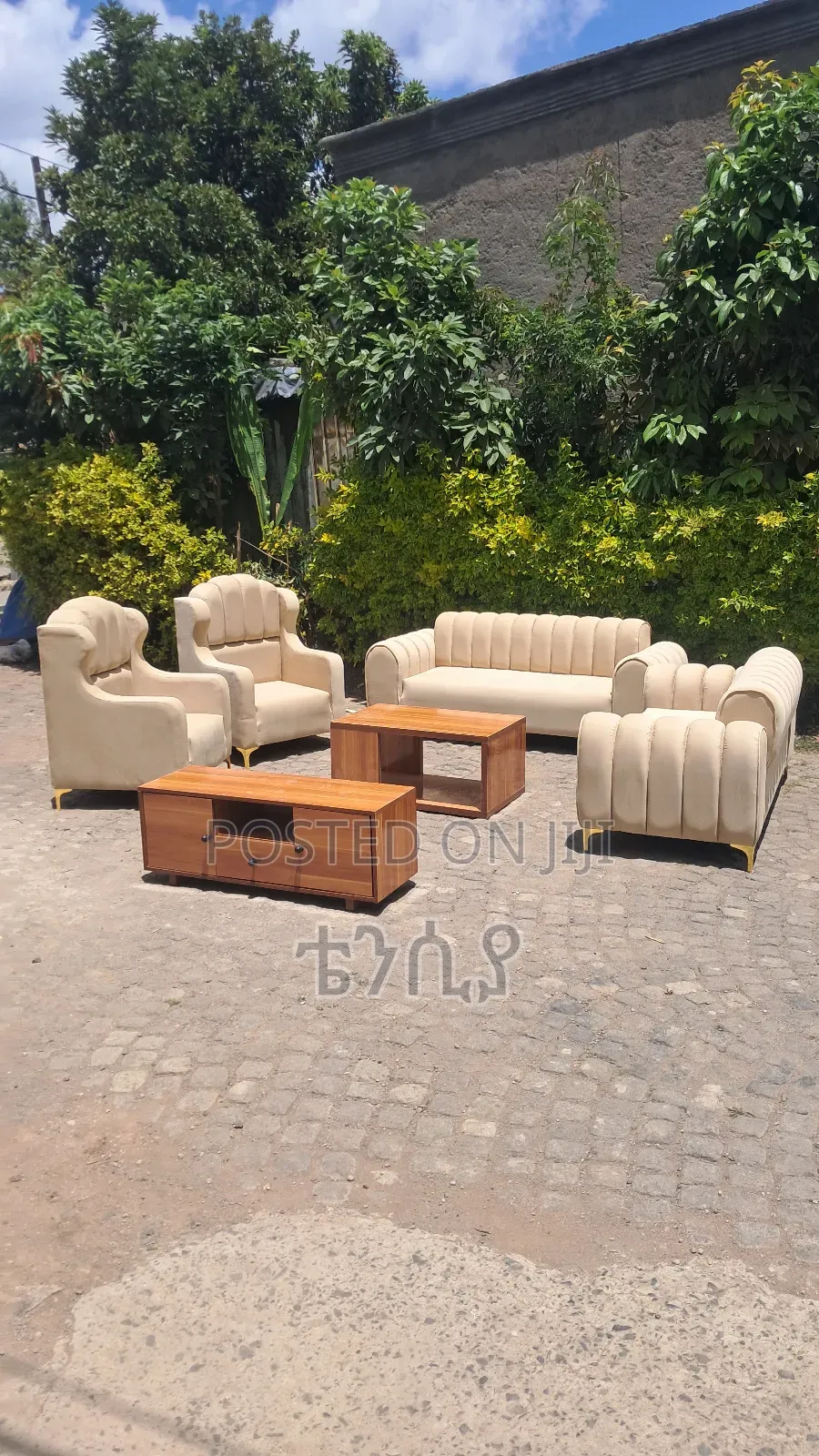 Amini King Sofa