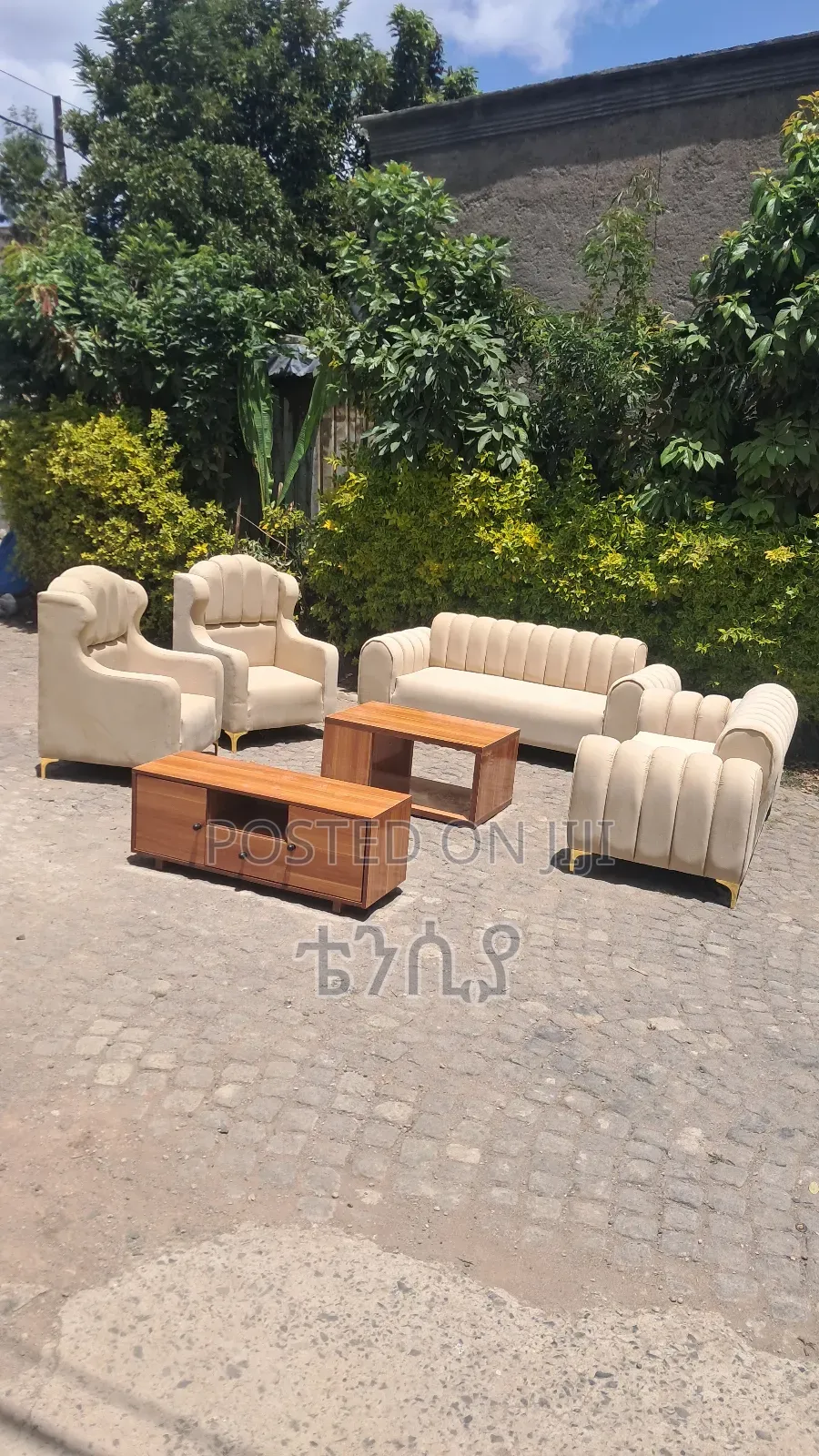 Amini King Sofa