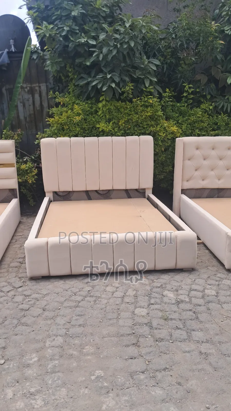 Amini King Sofa