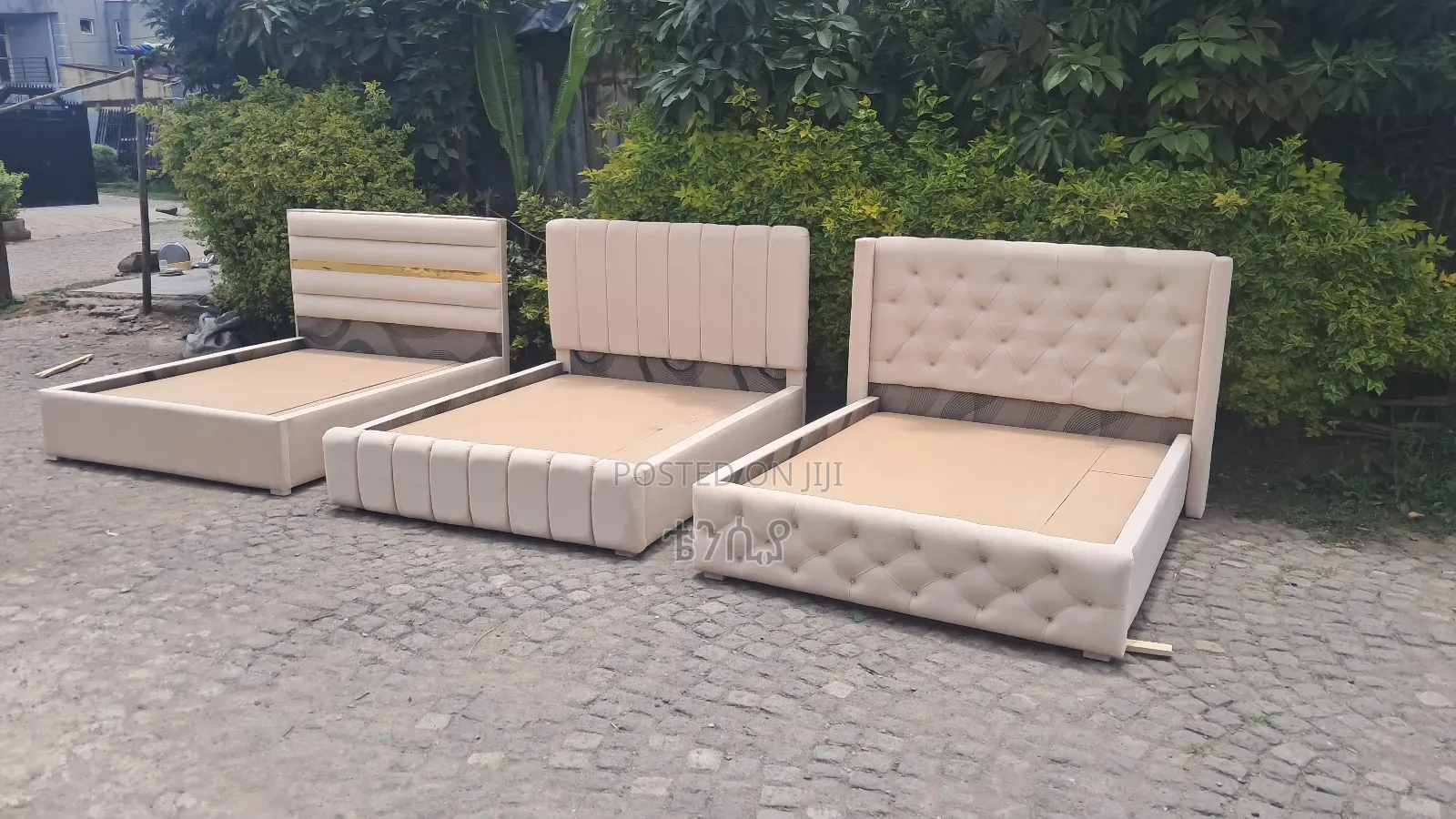 Amini King Sofa