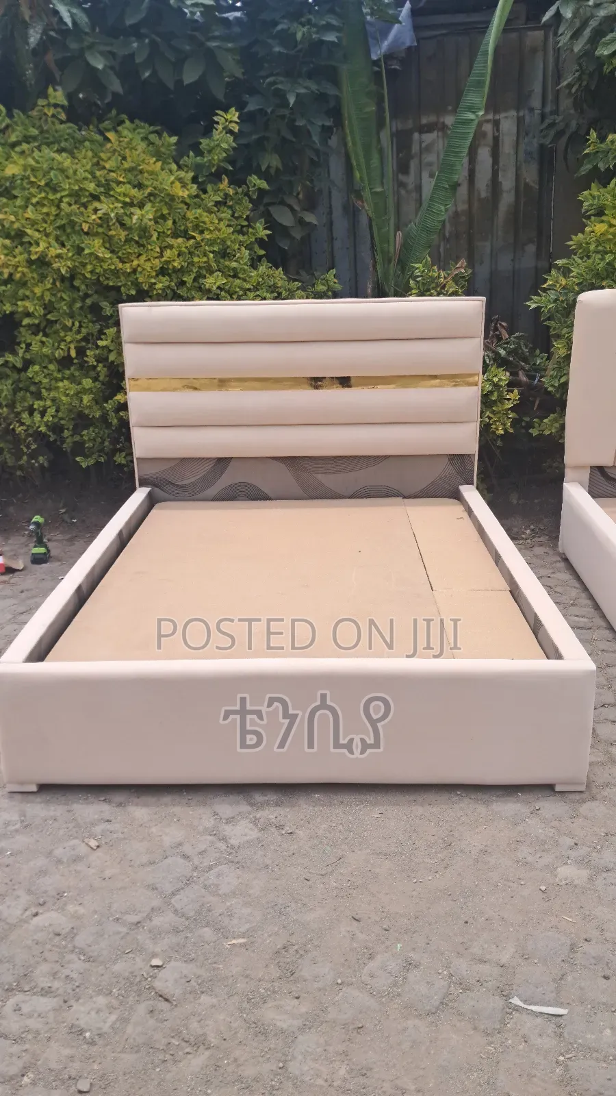 Amini King Sofa