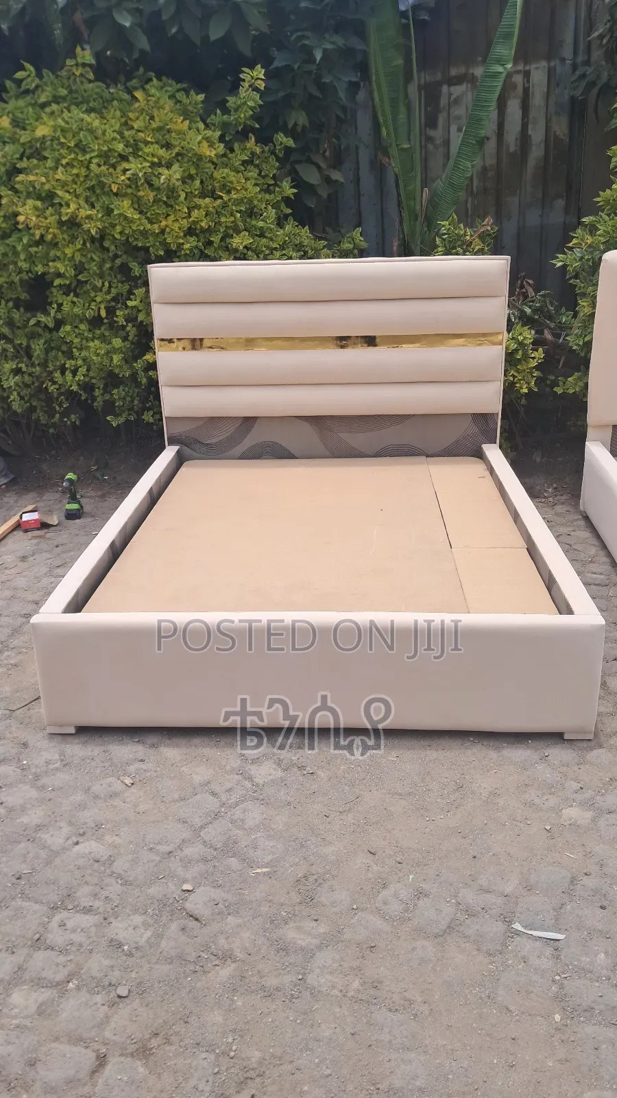 Amini King Sofa