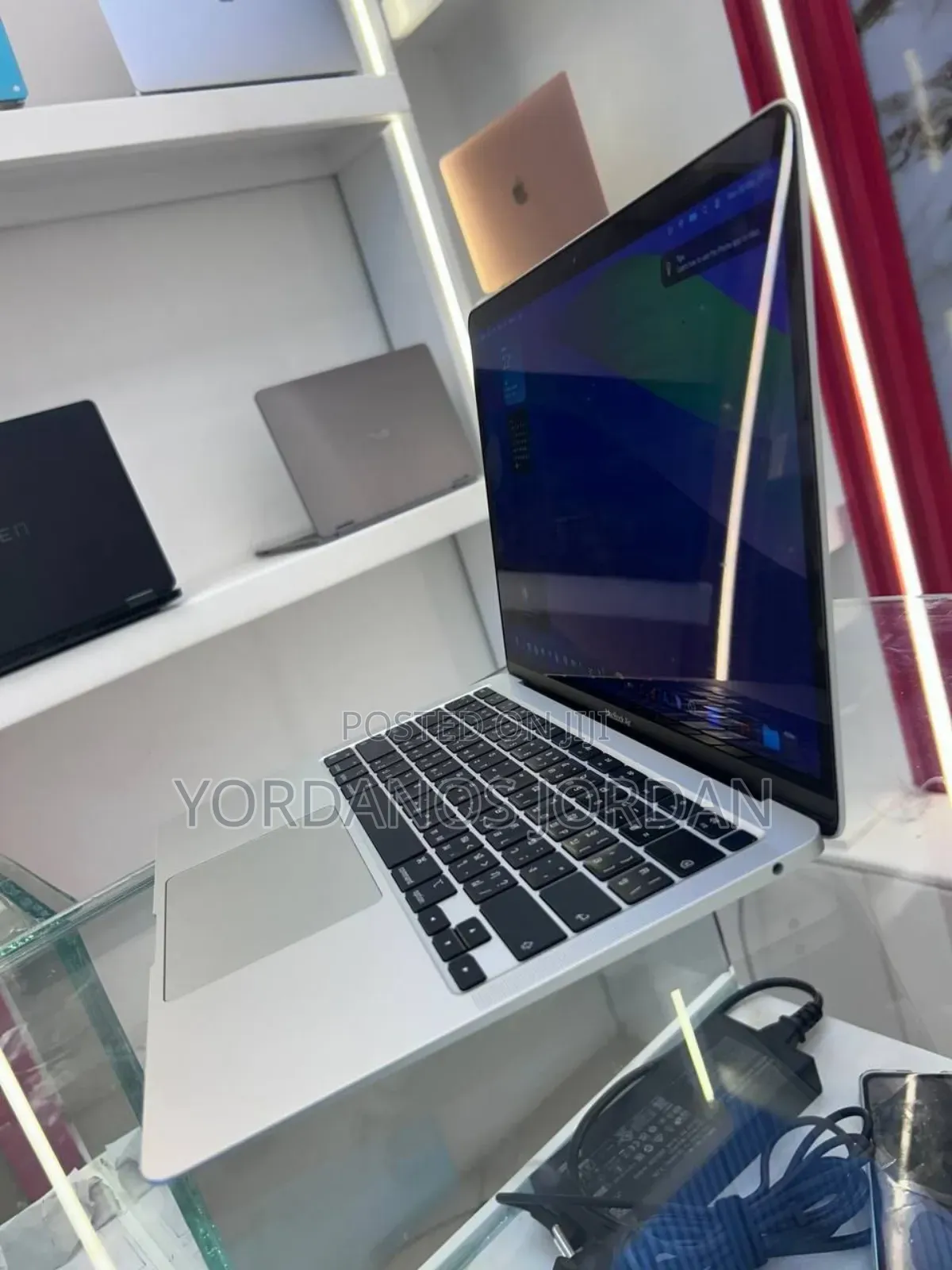 New Laptop Apple MacBook Air 2020 M1 8GB Apple M1 SSD 256GB