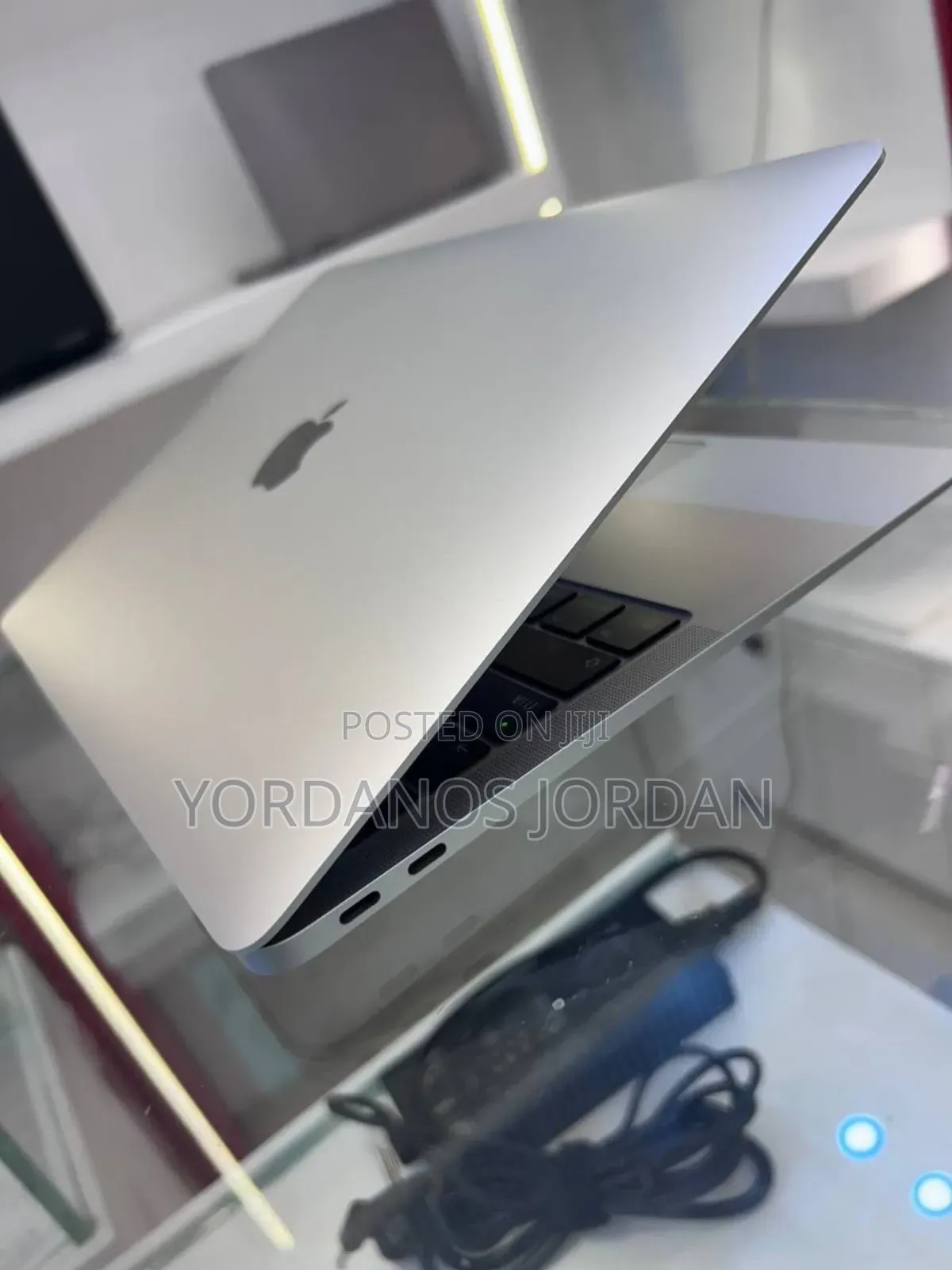 New Laptop Apple MacBook Air 2020 M1 8GB Apple M1 SSD 256GB