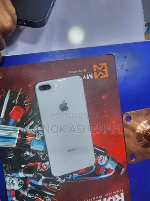 Apple iPhone 8 Plus 64 GB White