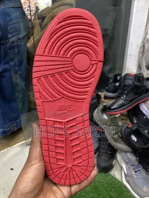 ኦሪጅናል Nike Air Jordan 1 Retro