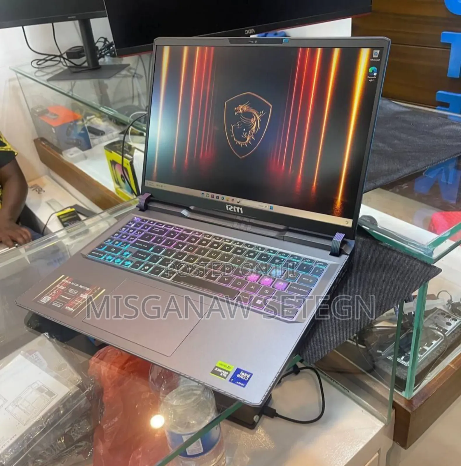 New Laptop MSI Vector 16 HX AI A2XWIG 16GB Intel Core Ultra 7 SSD 512GB