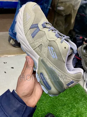 አዲስ Skechers Max Protect