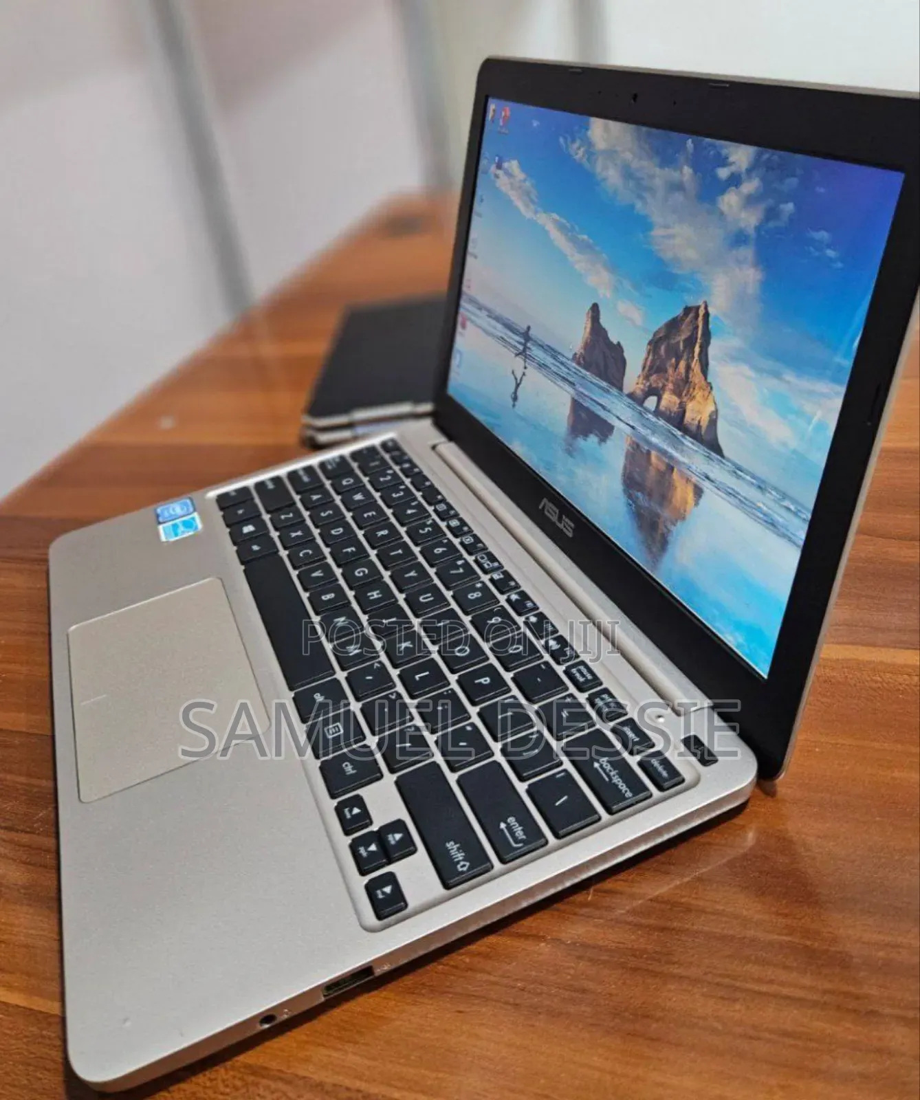 Laptop Asus 2GB Intel Core 2 Quad SSD 32GB
