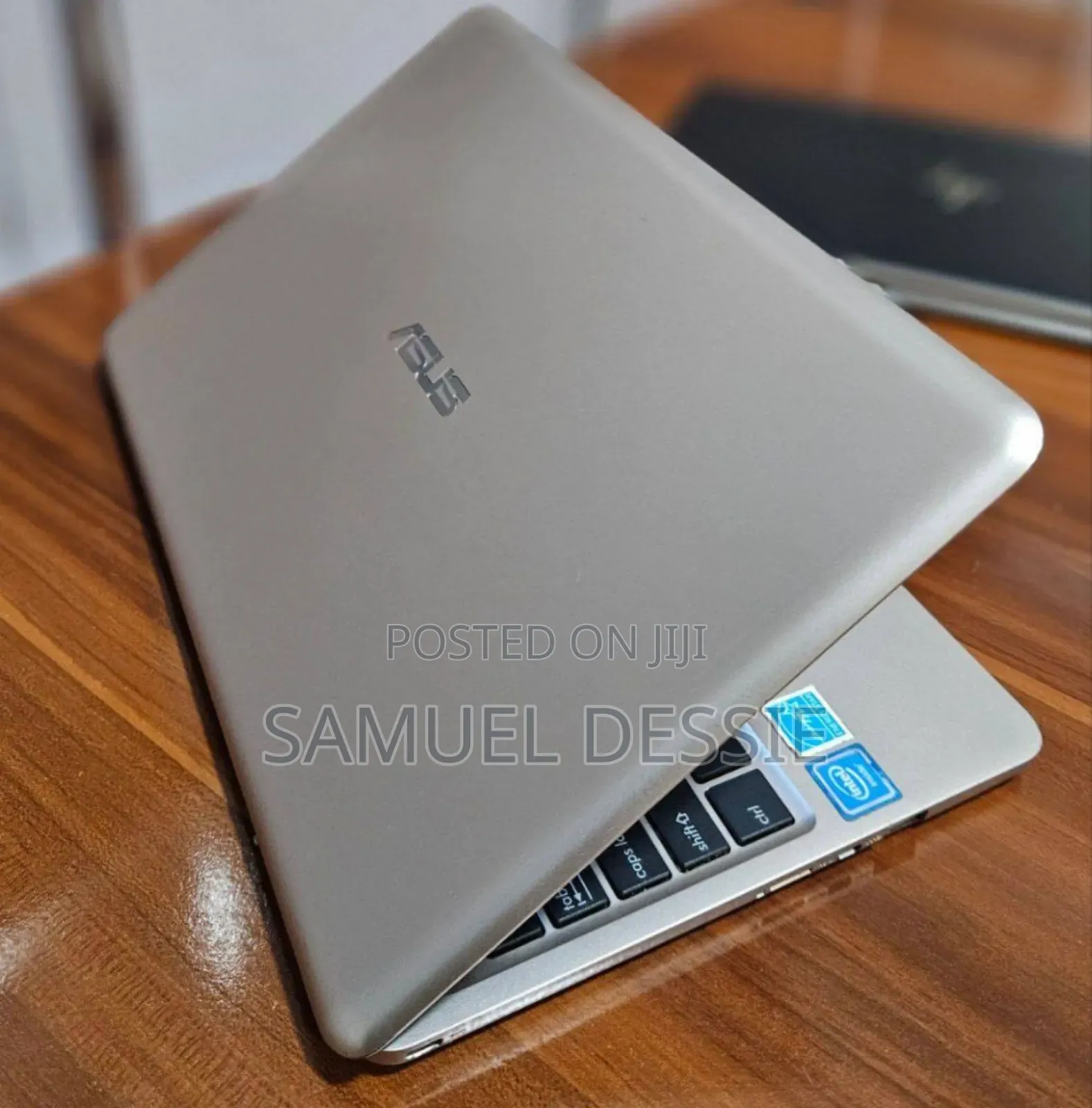 Laptop Asus 2GB Intel Core 2 Quad SSD 32GB