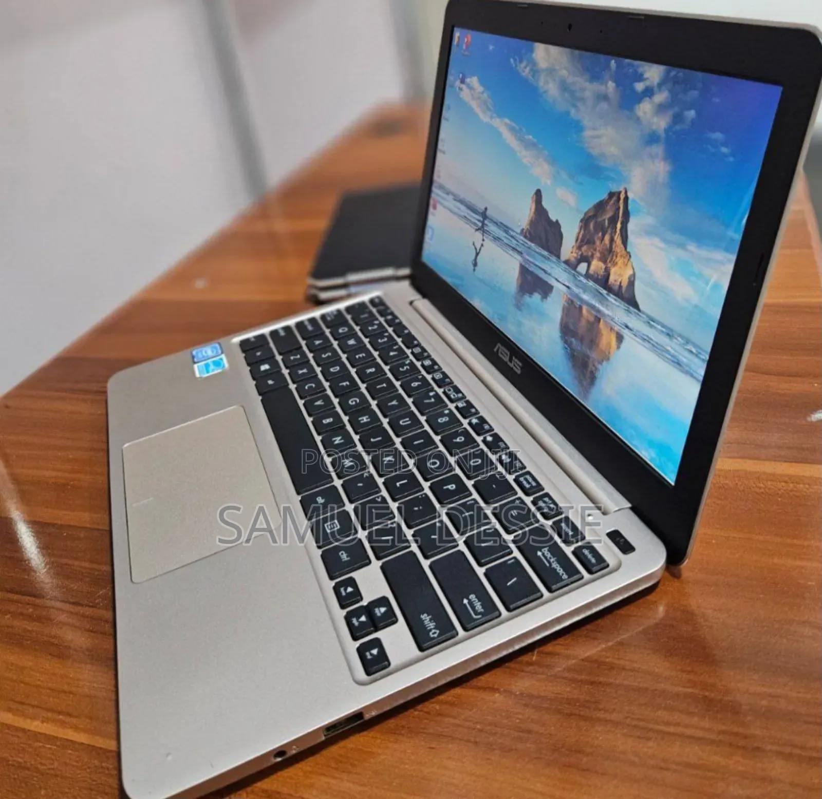 Laptop Asus 2GB Intel Core 2 Quad SSD 32GB