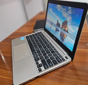 Laptop Asus 2GB Intel Core 2 Quad SSD 32GB