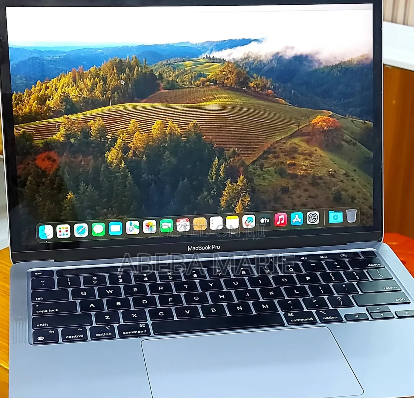 New Laptop Apple MacBook Pro 2022 M2 8GB Apple M2 SSD 512GB