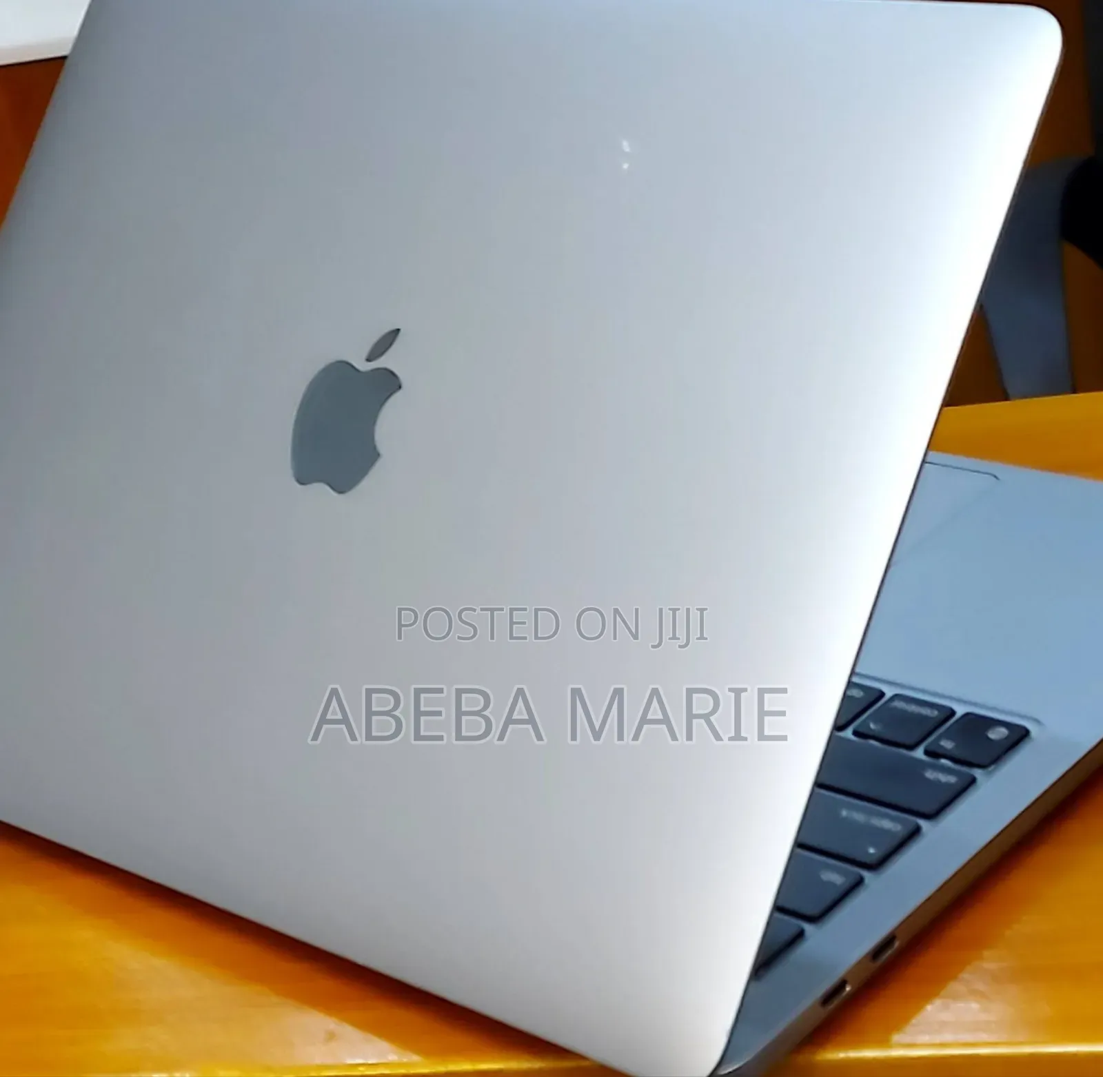 New Laptop Apple MacBook Pro 2022 M2 8GB Apple M2 SSD 512GB