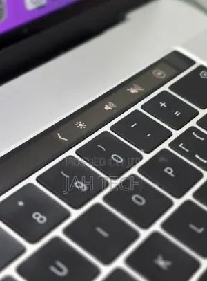 New Laptop Apple MacBook Pro 2016 16GB Intel Core i7 SSD 256GB