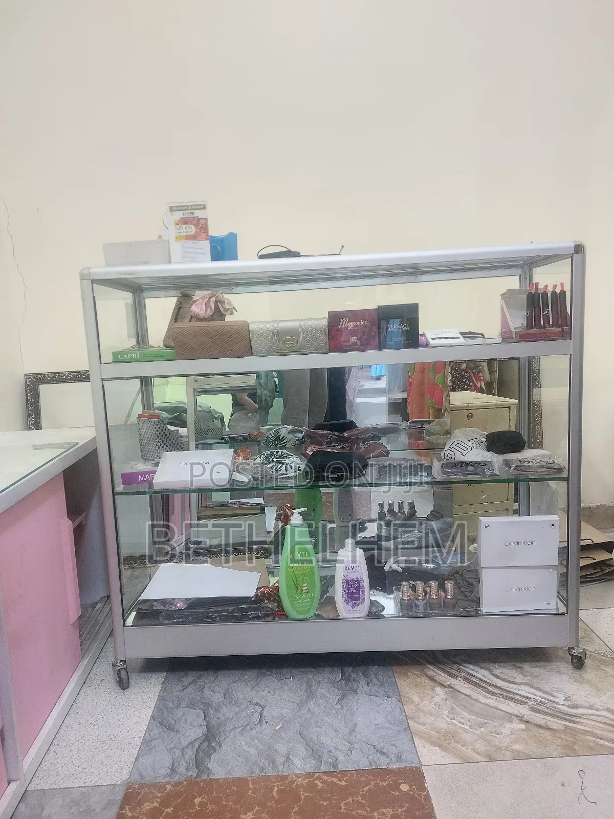 Alumnium Display ቁመት 1 ሜትር ወደጎን 1.20 ሜትር