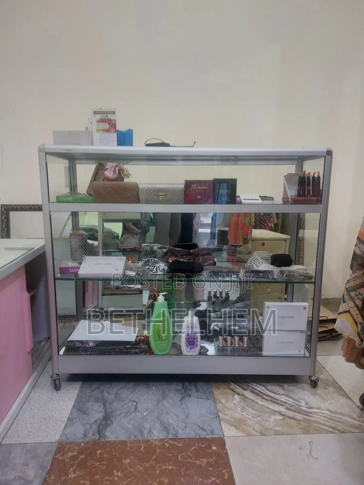 Alumnium Display ቁመት 1 ሜትር ወደጎን 1.20 ሜትር