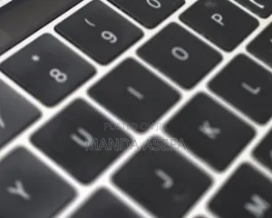 New Laptop Apple MacBook Pro 2016 16GB Intel Core i7 SSD 256GB