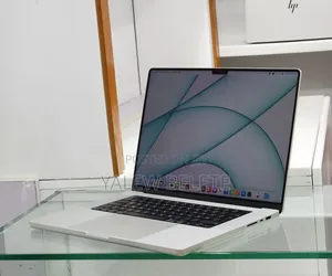 New Laptop Apple MacBook Pro 2021 M1 16GB Apple M1 Pro SSD 512GB