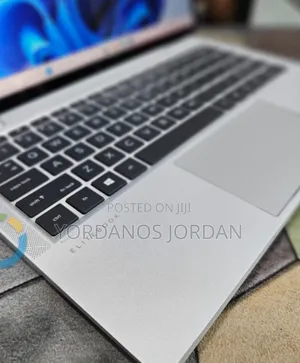 New Laptop HP EliteBook 1040 G8 16GB Intel Core i7 SSD 512GB