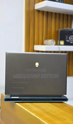 New Laptop Alienware M16 R2 16GB Intel Core i9 SSD 1T