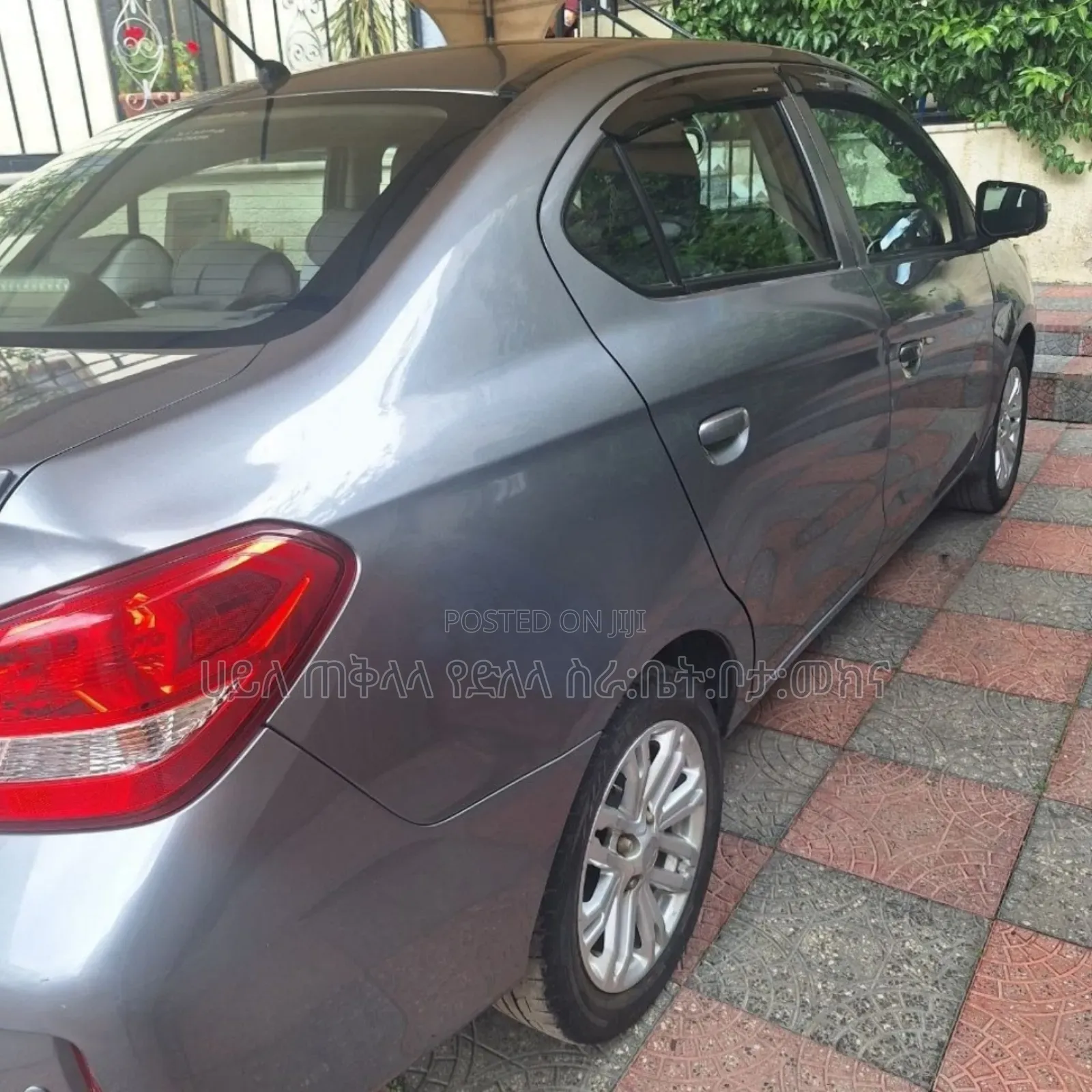 Mitsubishi Attrage 2022 Silver