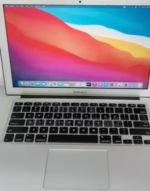 New Laptop Apple MacBook Pro 2017 8GB Intel Core i5 SSD 256GB