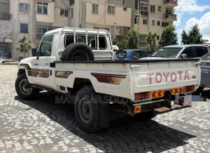 Toyota Land Cruiser 2012