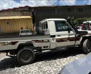 Toyota Land Cruiser 2012