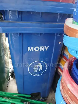 Garbage 240lmory Plastic Industrial Waste Bin With a Pedal
