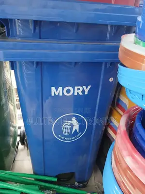 Garbage 240lmory Plastic Industrial Waste Bin With a Pedal