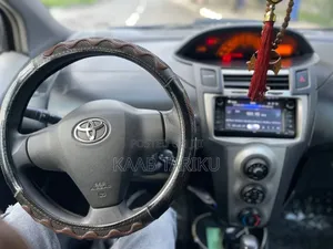 Toyota Yaris 2010 Silver