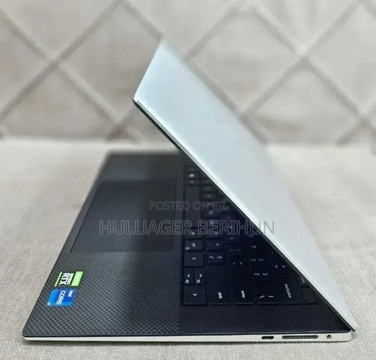 New Laptop Dell XPS 15 16GB Intel Core i7 SSD 512GB