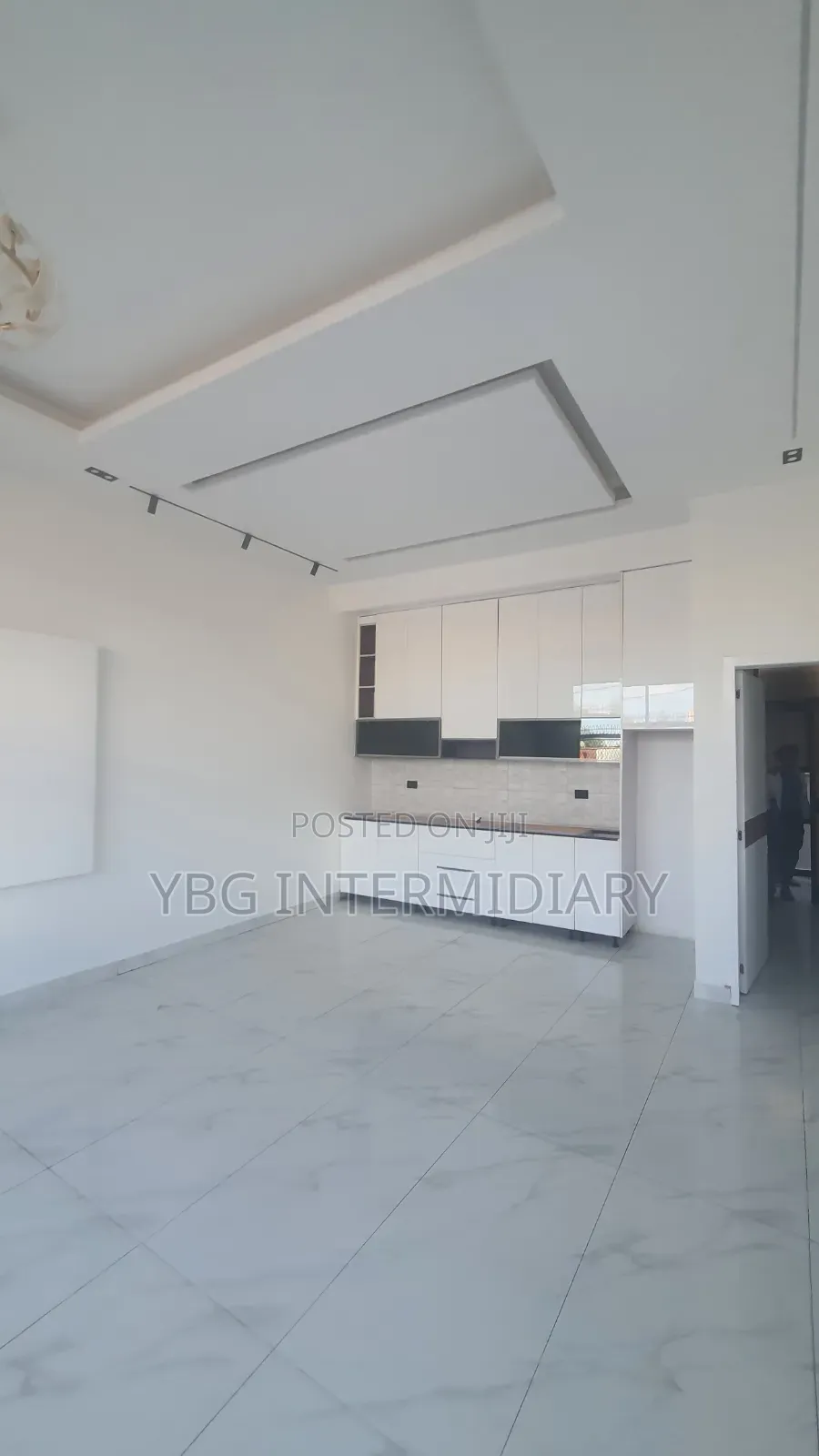 Furnished 5bdrm Villa in Gemenay Mariam, Yeka for sale