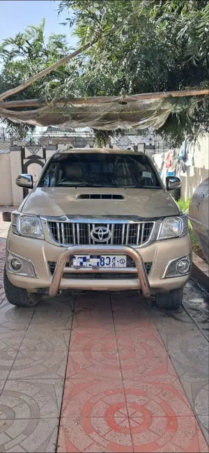 Toyota Hilux 2015 Gray