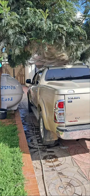 Toyota Hilux 2015 Gray