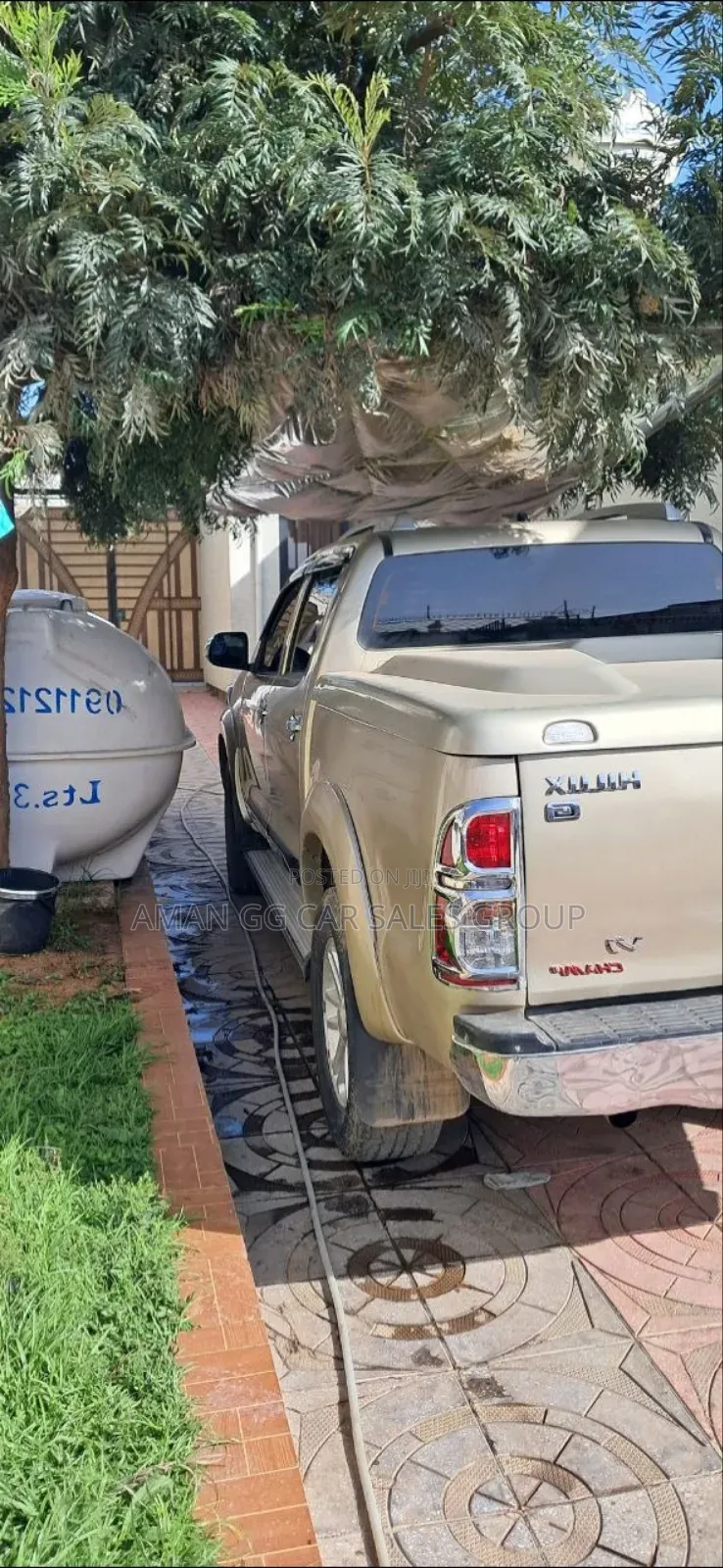 Toyota Hilux 2015 Gray