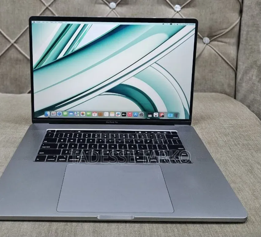 New Laptop Apple MacBook Pro 2019 32GB Intel Core i9 SSD 1T