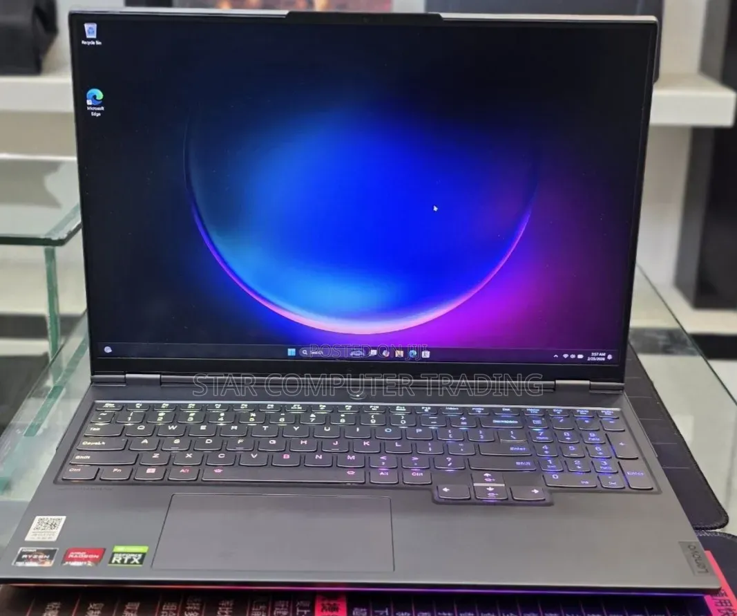 New Laptop Lenovo Legion Pro 7 32GB AMD Ryzen 9 SSD 1T