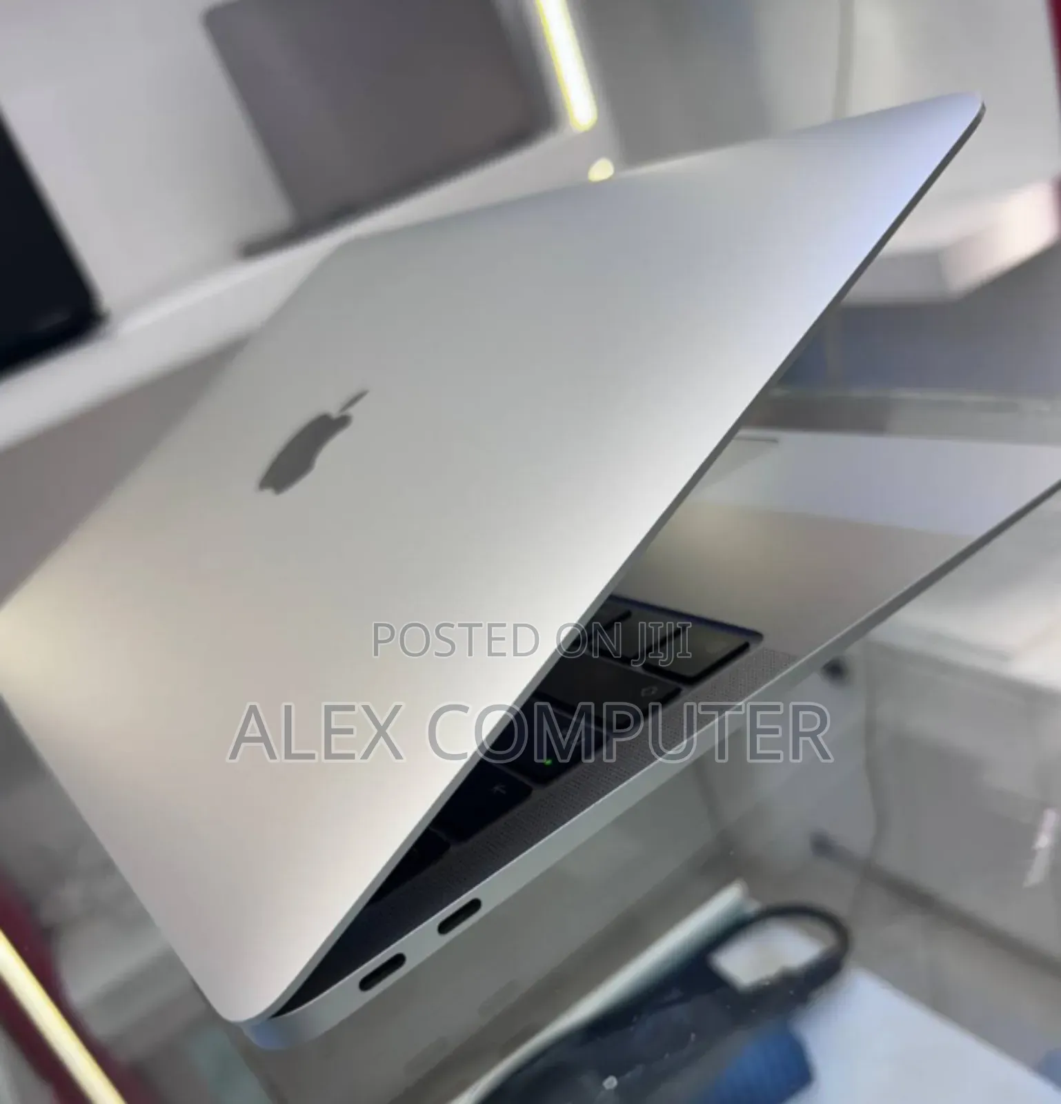 New Laptop Apple MacBook Air 2020 M1 8GB Apple M1 SSD 256GB