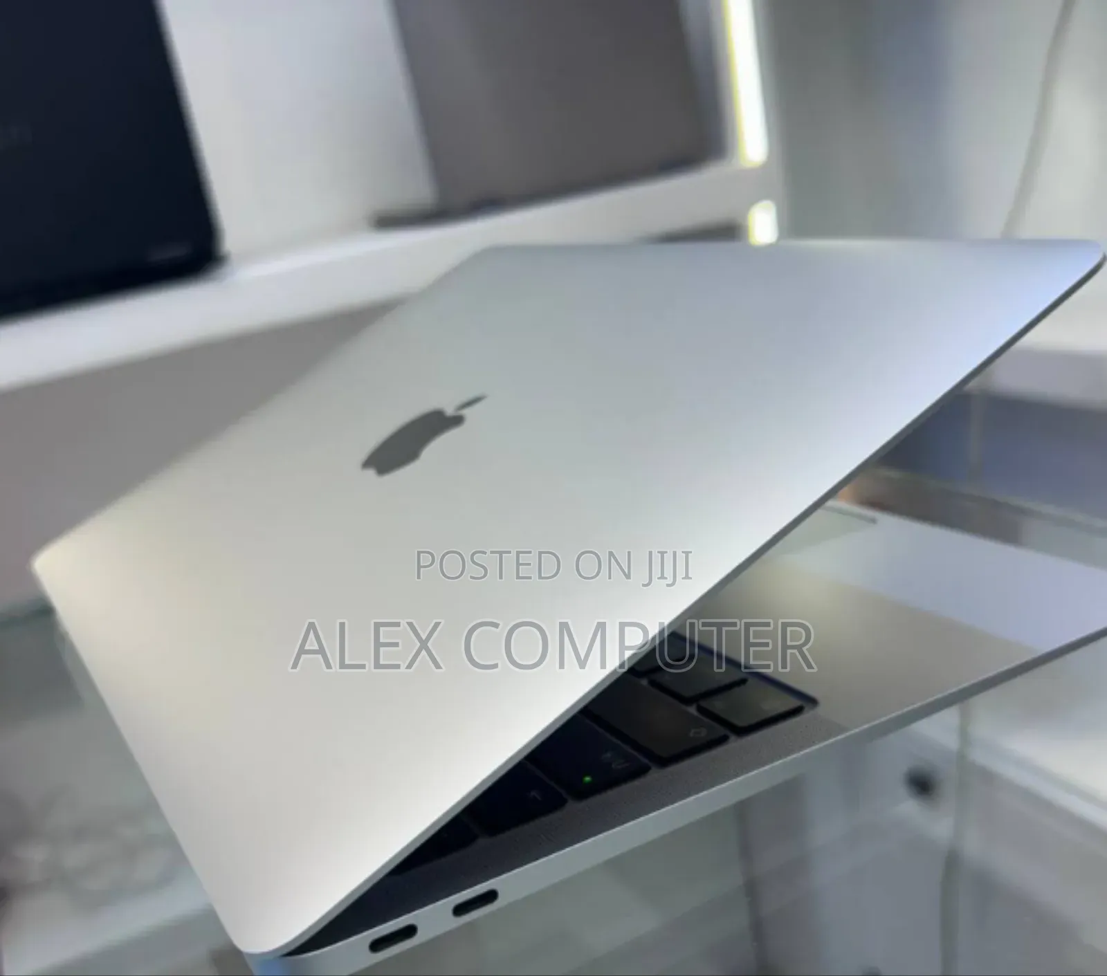 New Laptop Apple MacBook Air 2020 M1 8GB Apple M1 SSD 256GB