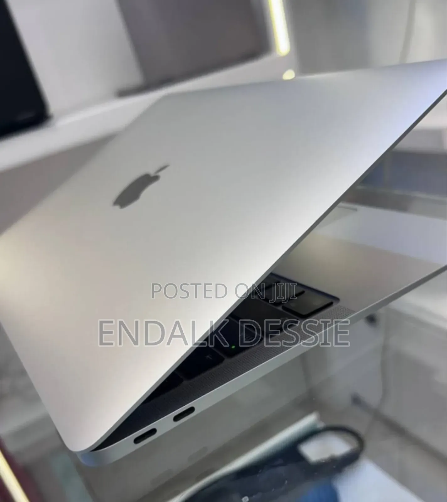 New Laptop Apple MacBook Air 2020 M1 8GB Apple M1 SSD 256GB